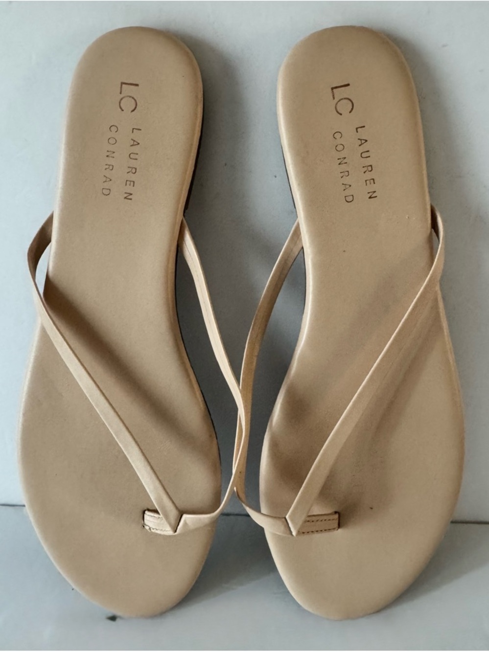 LC Lauren Conrad Womens 10 Flip Flop Sandals Beige Thong Shoes Summer Style Flat - Picture 5 of 6